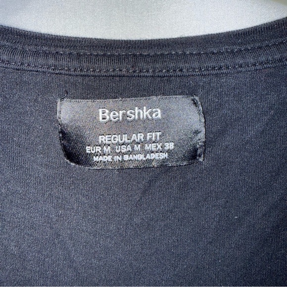 Bershka Black Short Sleeve V-Neck Tee - Picture 2 of 2